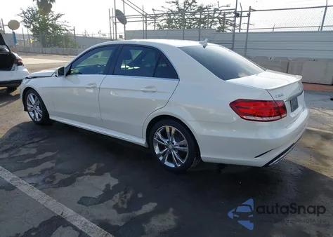 2014 Mercedes-Benz E 350 z USA, uszkodzony, nr VIN WDDHF5KB0EB043249